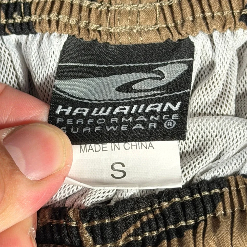 Hawaiian Performance Surfwear Mens Small Tan Black Monstera Leaf Board Shorts 28